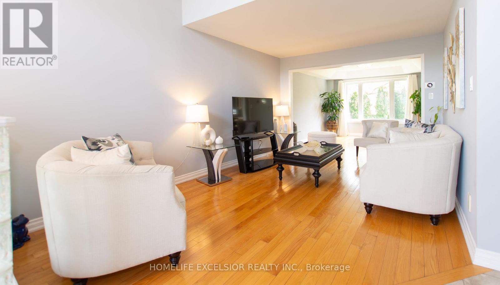 6842 Yarrow Avenue, Mississauga, Ontario  L5N 6V1 - Photo 7 - W12173020