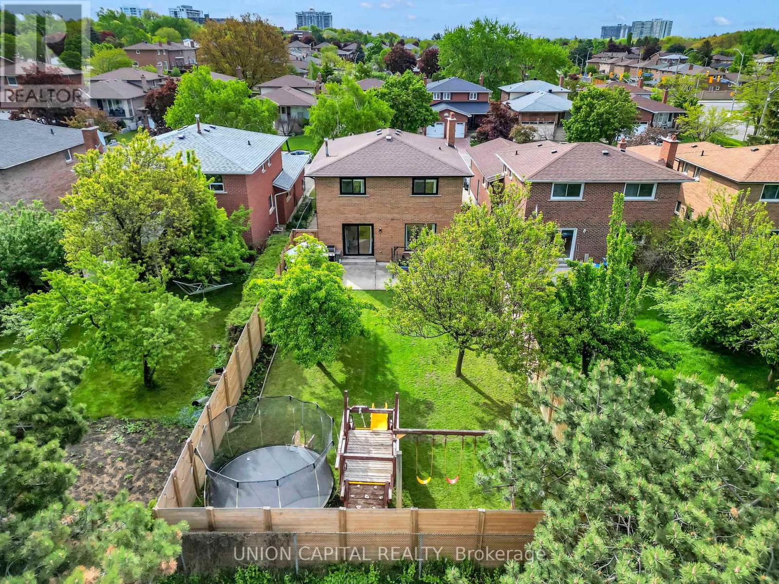 1219 Larny Court, Mississauga, Ontario  L4W 3N4 - Photo 47 - W12173077