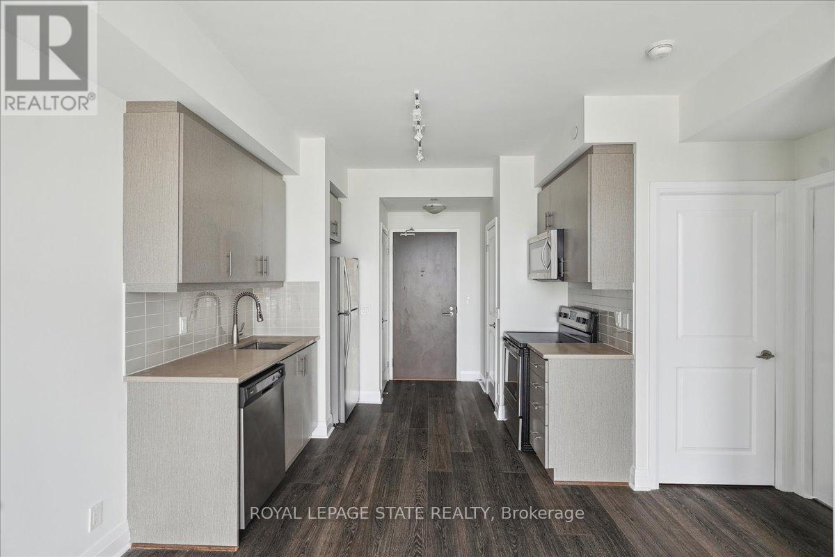 2013 - 17 Zorra Street, Toronto, Ontario  M8Z 4Z6 - Photo 12 - W12173145