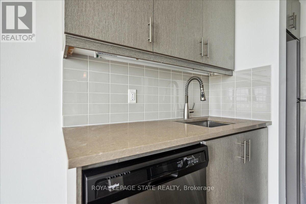 2013 - 17 Zorra Street, Toronto, Ontario  M8Z 4Z6 - Photo 13 - W12173145