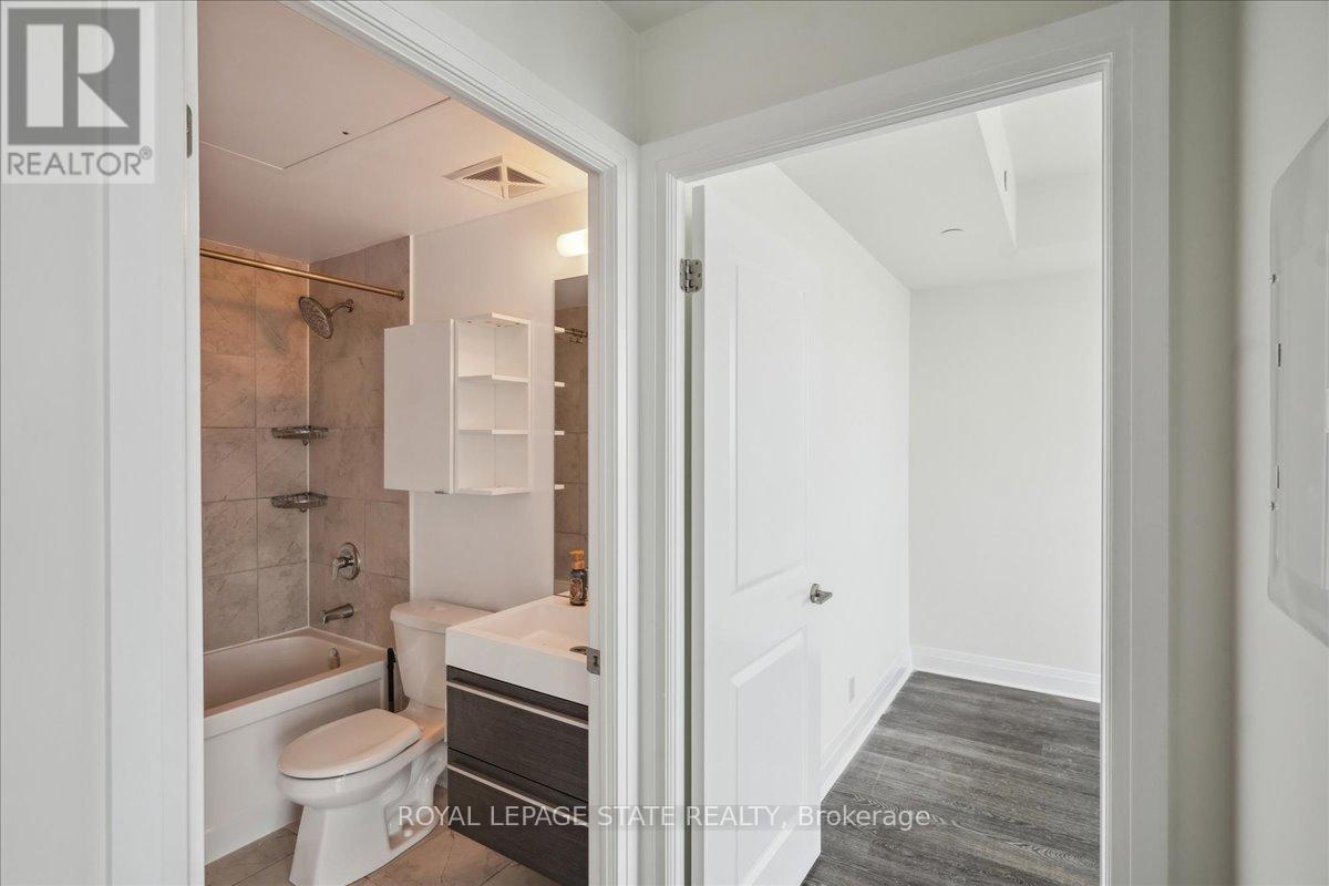 2013 - 17 Zorra Street, Toronto, Ontario  M8Z 4Z6 - Photo 20 - W12173145