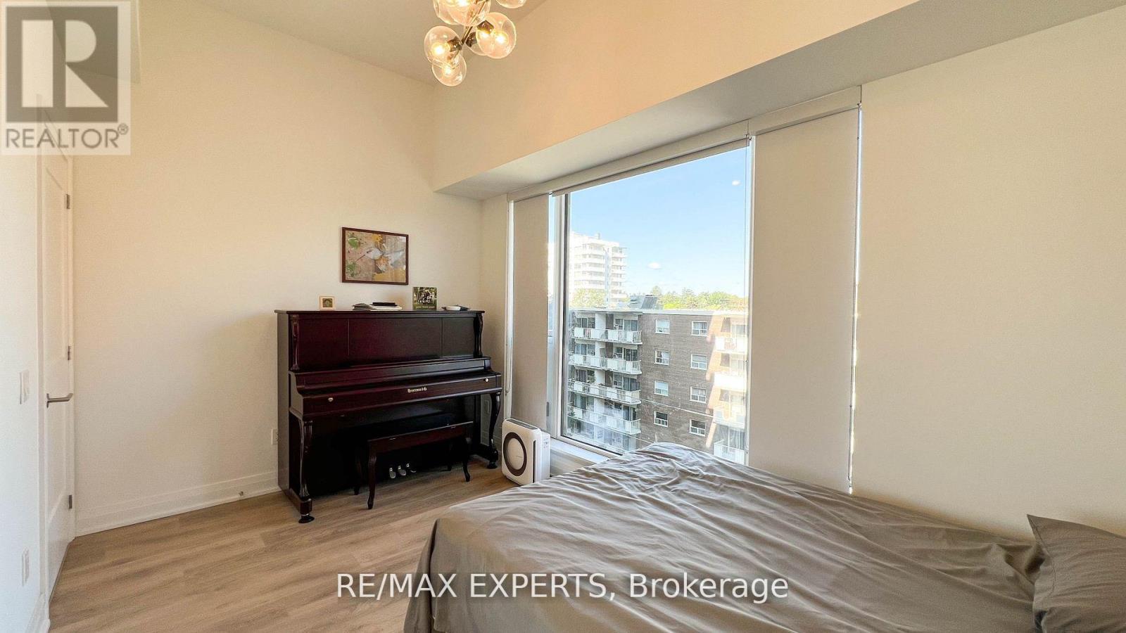 718 - 21 Park Street E, Mississauga, Ontario  L5G 1L7 - Photo 12 - W12173194