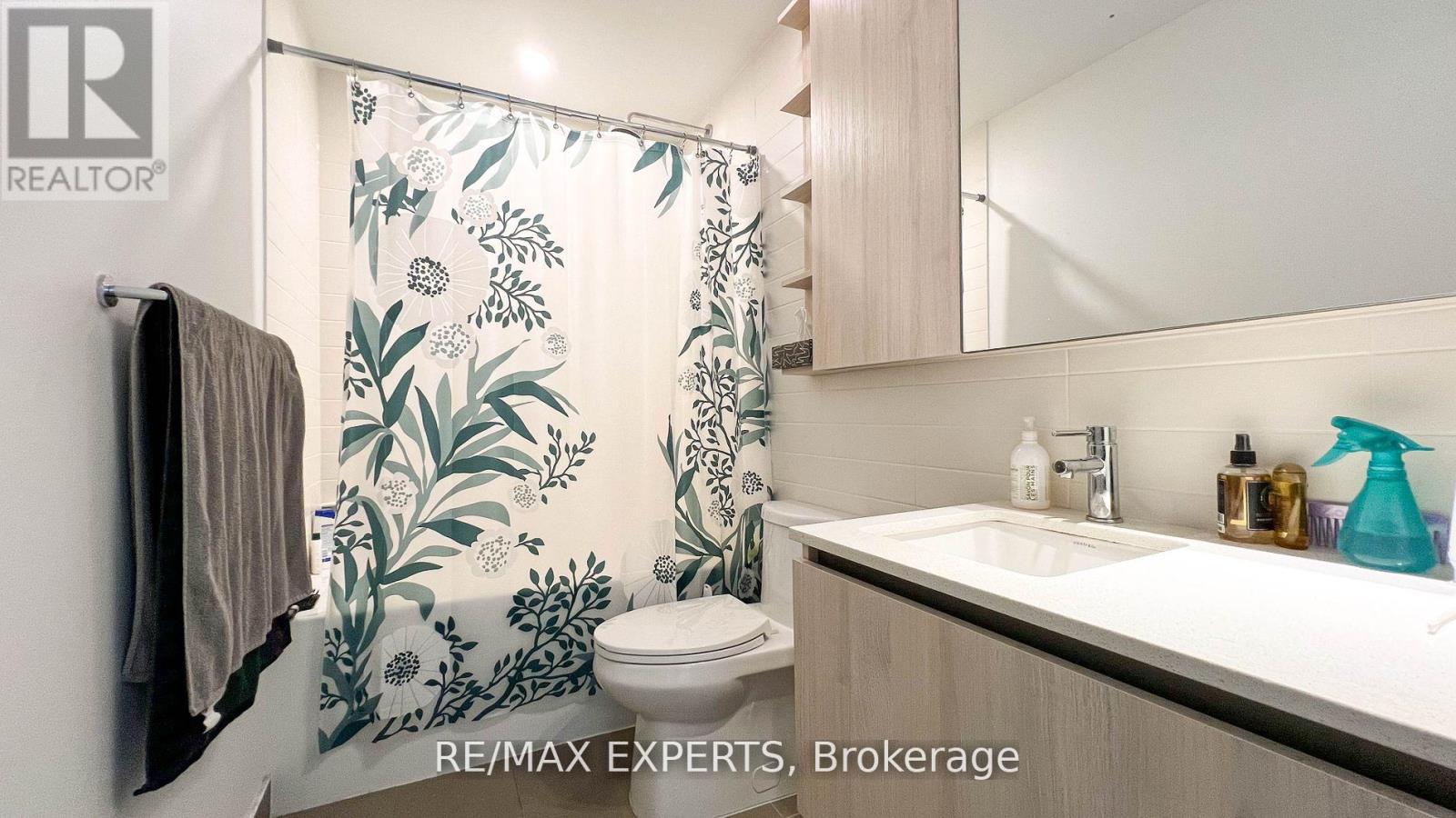 718 - 21 Park Street E, Mississauga, Ontario  L5G 1L7 - Photo 13 - W12173194