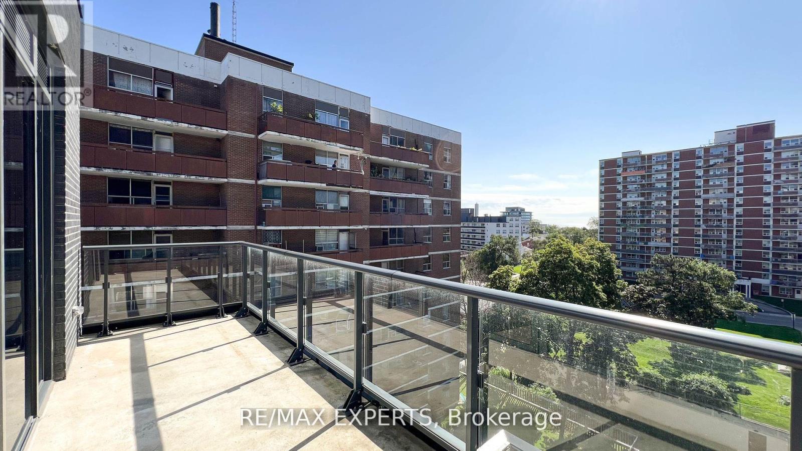 718 - 21 Park Street E, Mississauga, Ontario  L5G 1L7 - Photo 16 - W12173194