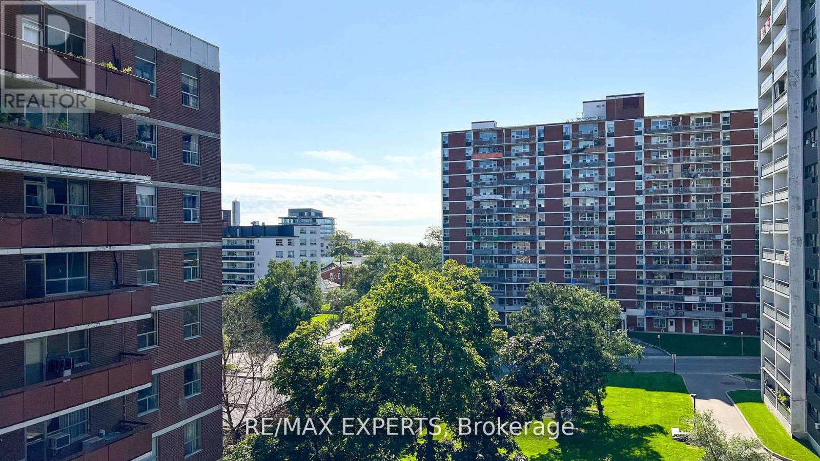 718 - 21 Park Street E, Mississauga, Ontario  L5G 1L7 - Photo 18 - W12173194
