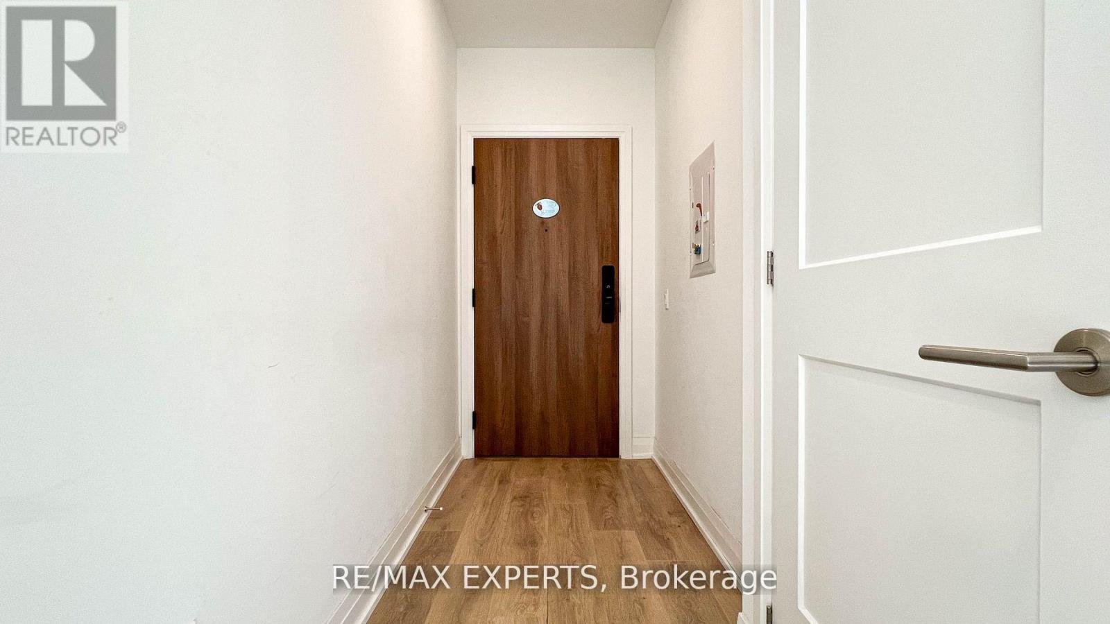 718 - 21 Park Street E, Mississauga, Ontario  L5G 1L7 - Photo 5 - W12173194
