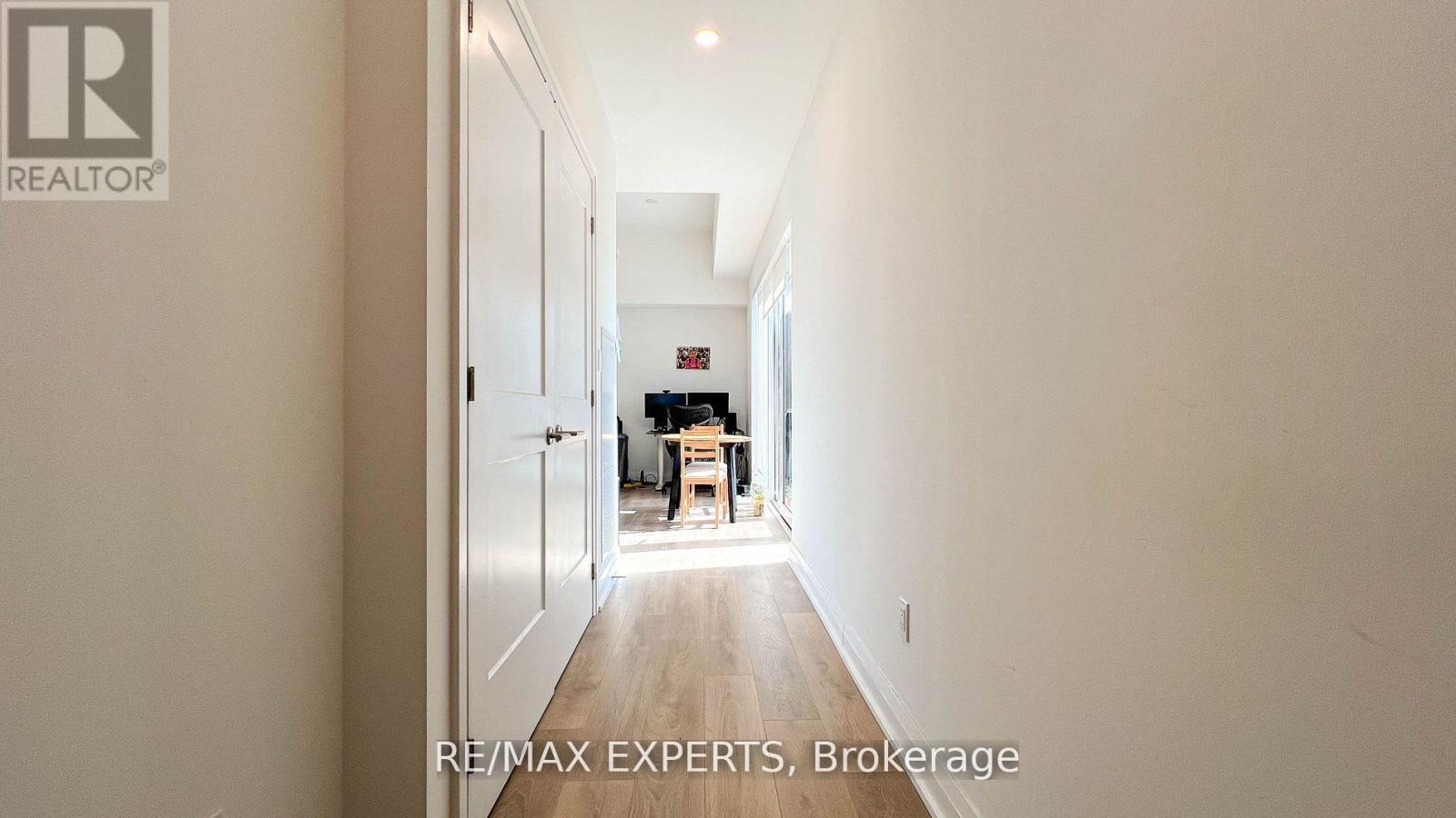 718 - 21 Park Street E, Mississauga, Ontario  L5G 1L7 - Photo 6 - W12173194