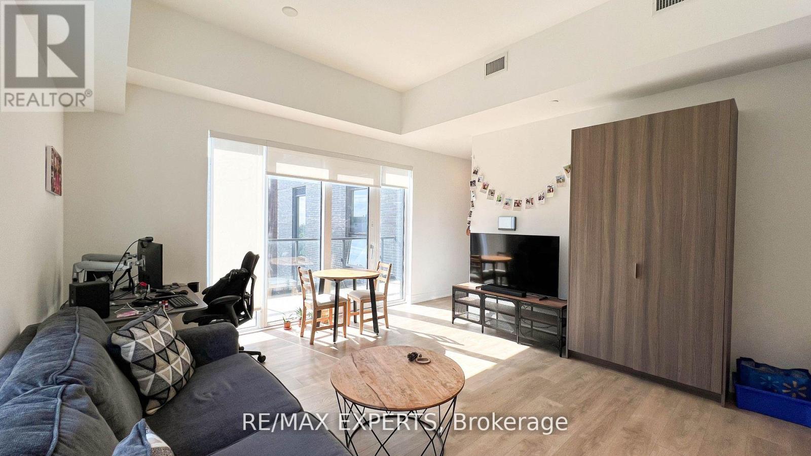 718 - 21 Park Street E, Mississauga, Ontario  L5G 1L7 - Photo 9 - W12173194