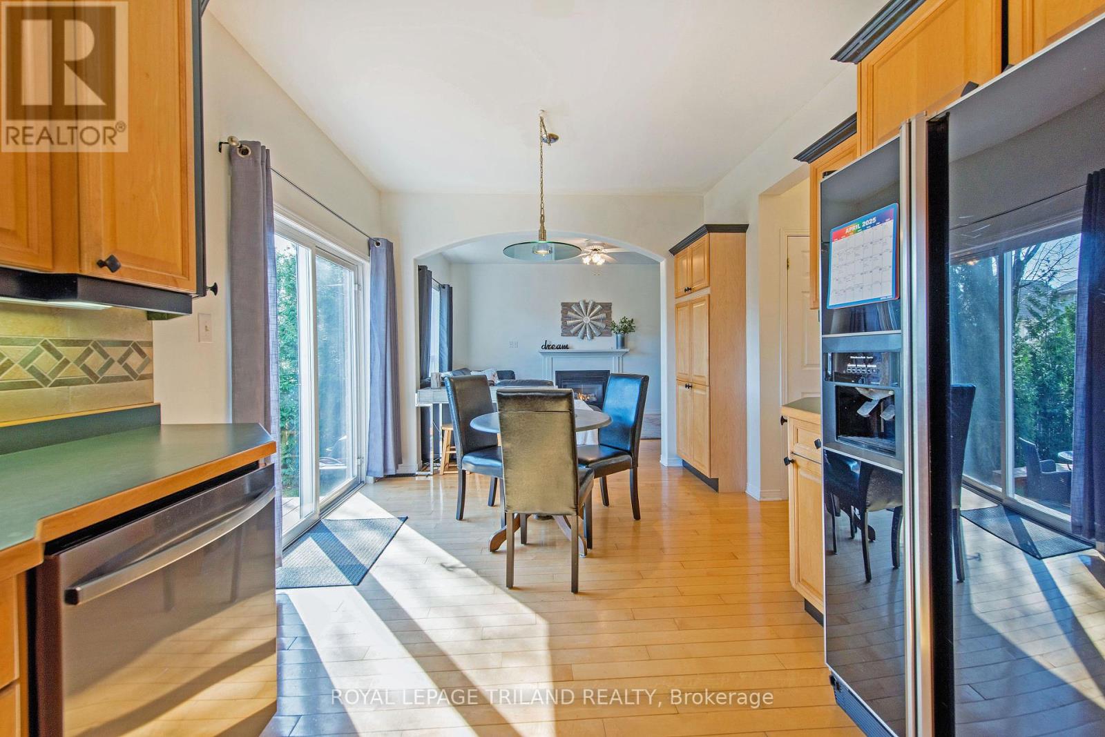 Photo 11 of 50 for 48 Meadowoak Crescent
