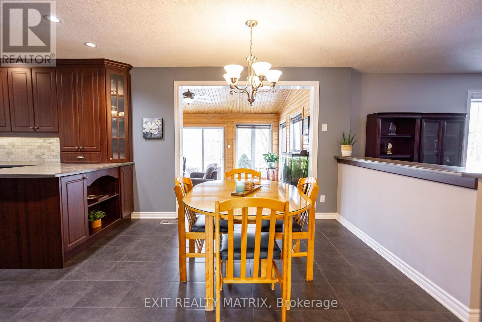 98 Menard Street, Russell, Ontario  K0A 1W1 - Photo 10 - X12173322