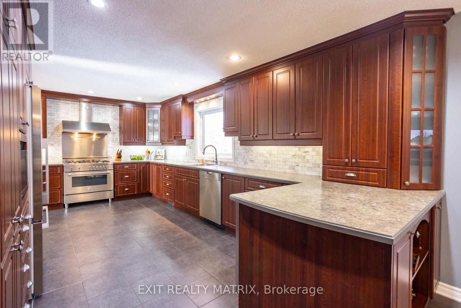 98 Menard Street, Russell, Ontario  K0A 1W1 - Photo 6 - X12173322