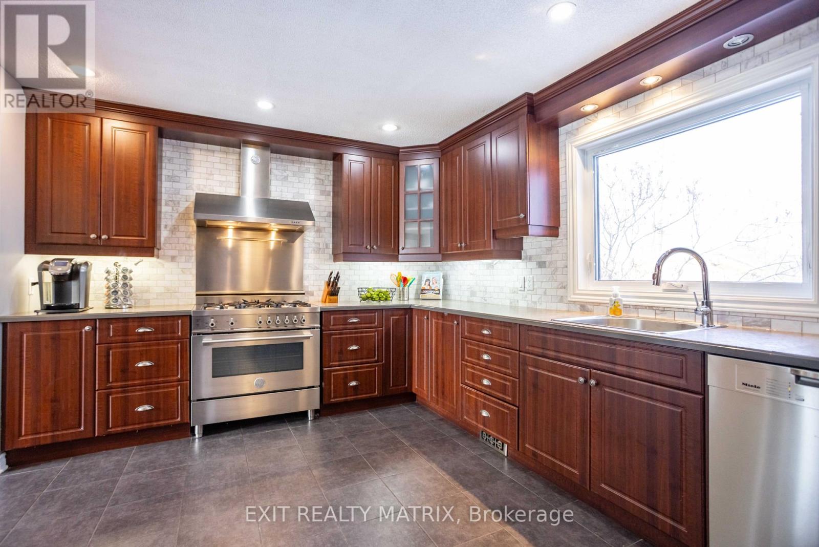 98 Menard Street, Russell, Ontario  K0A 1W1 - Photo 7 - X12173322