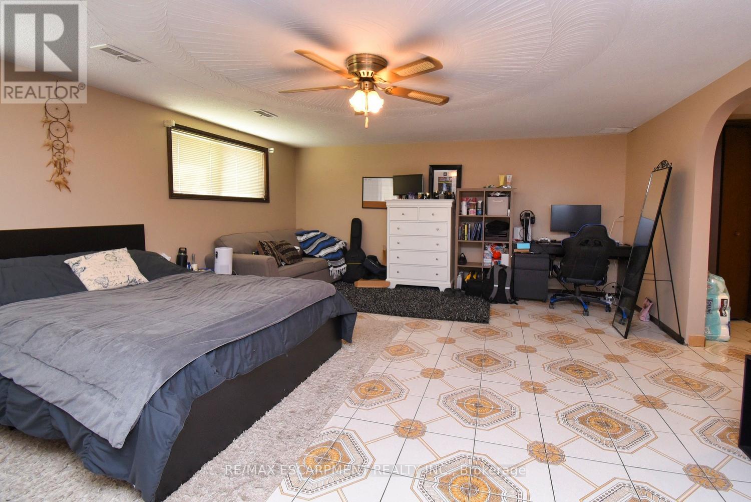 18 Villa Court, Hamilton (Templemead), Ontario  L8W 1M2 - Photo 14 - X12173084