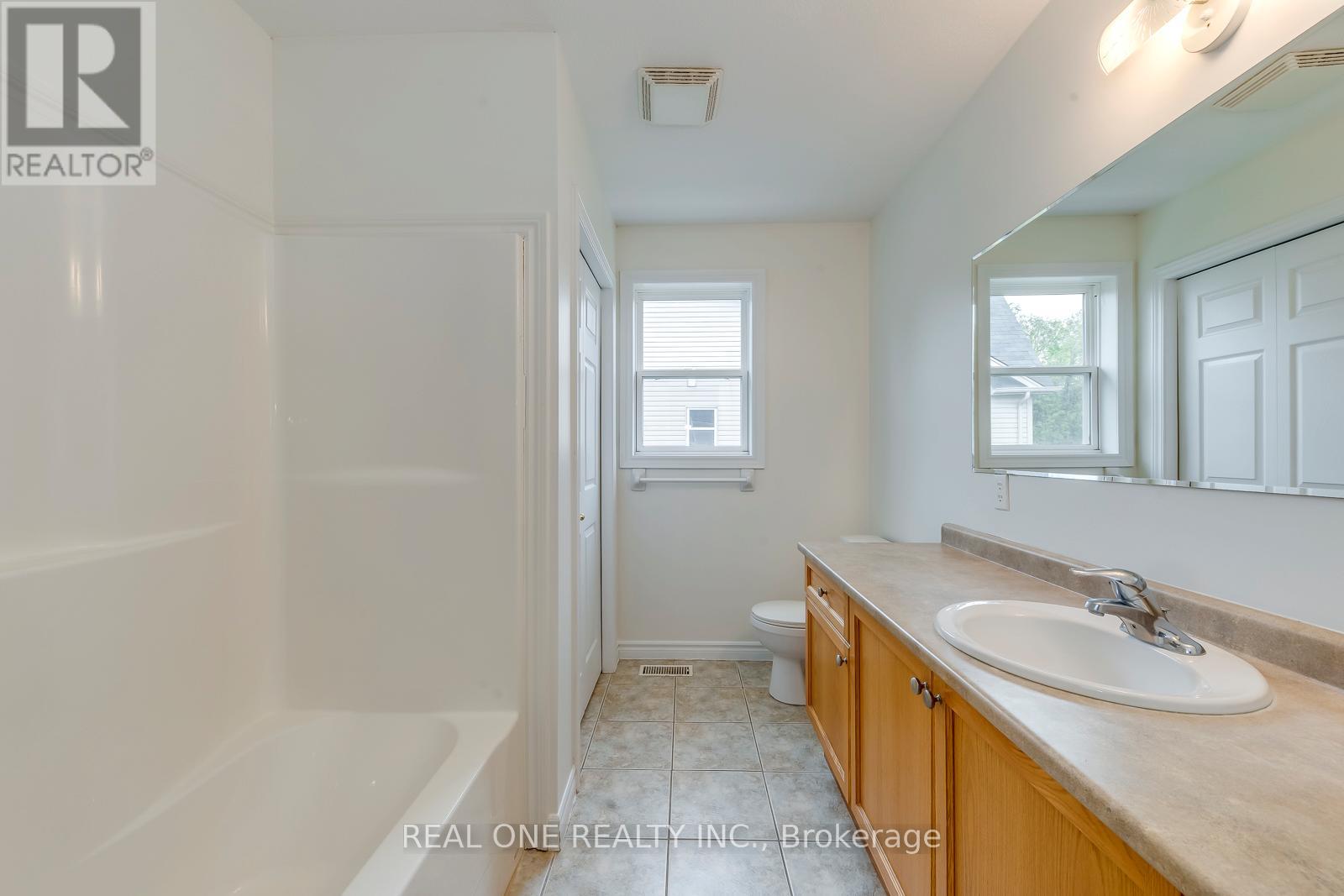 Upper - 132 Dawn Avenue, Guelph, Ontario  N3C 4J5 - Photo 21 - X12173189