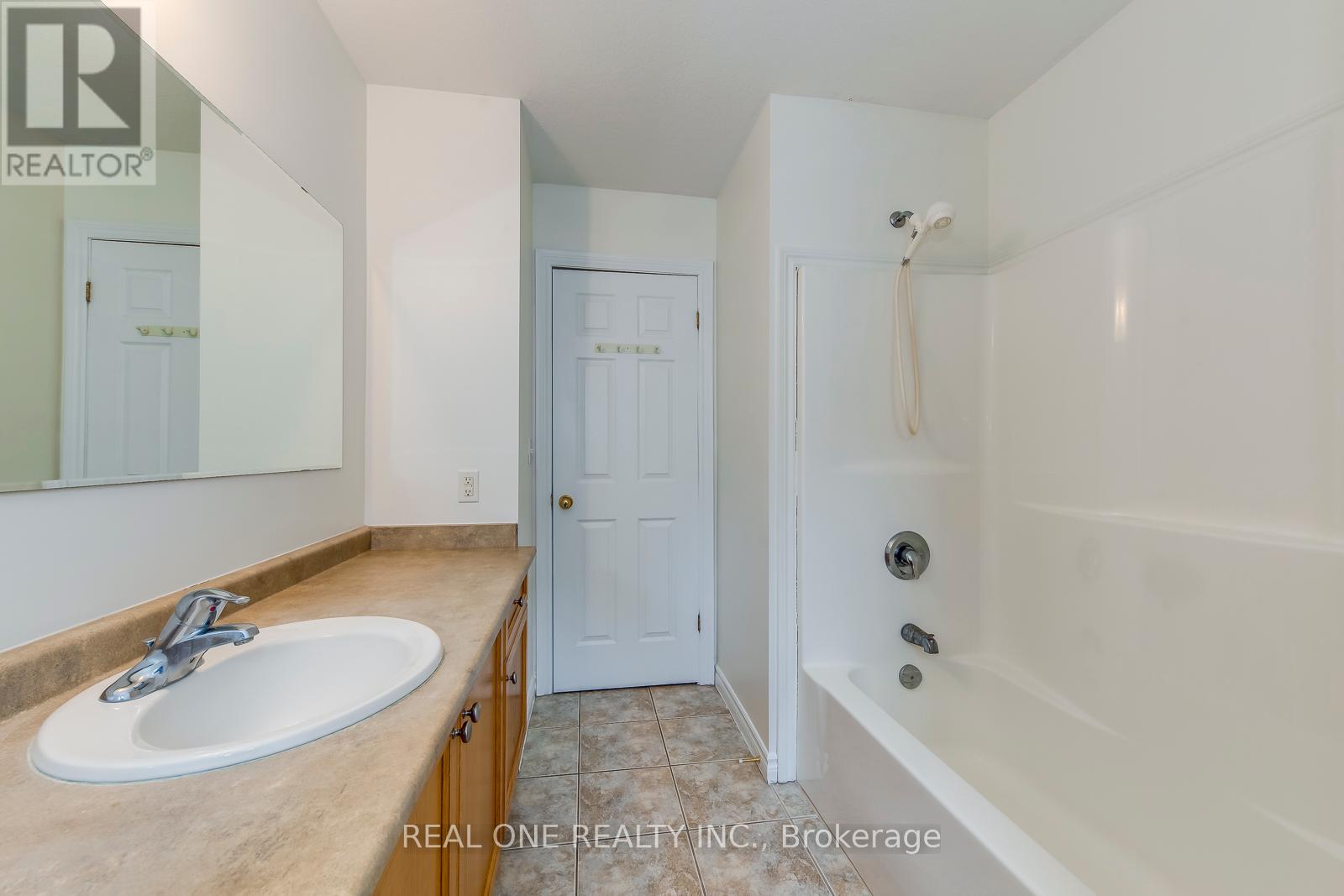 Upper - 132 Dawn Avenue, Guelph, Ontario  N3C 4J5 - Photo 22 - X12173189