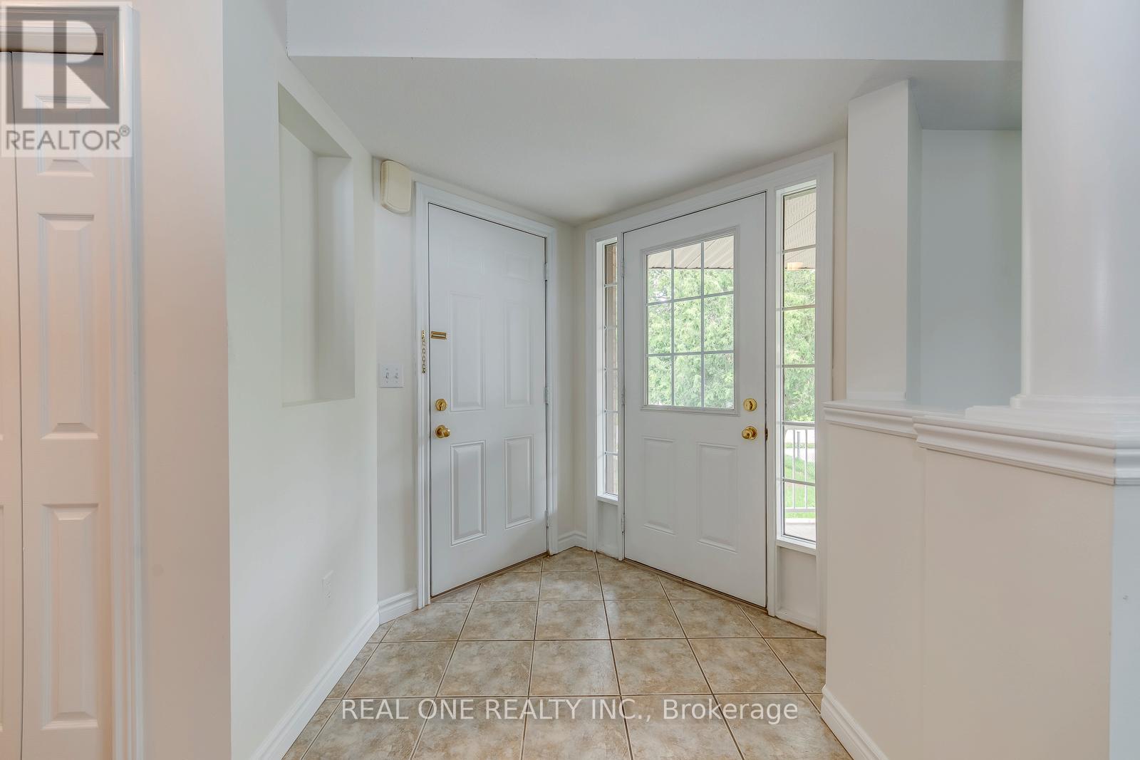 Upper - 132 Dawn Avenue, Guelph, Ontario  N3C 4J5 - Photo 3 - X12173189