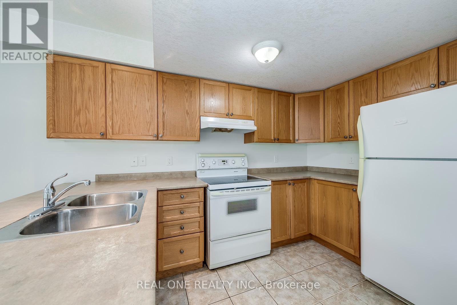 Upper - 132 Dawn Avenue, Guelph, Ontario  N3C 4J5 - Photo 8 - X12173189