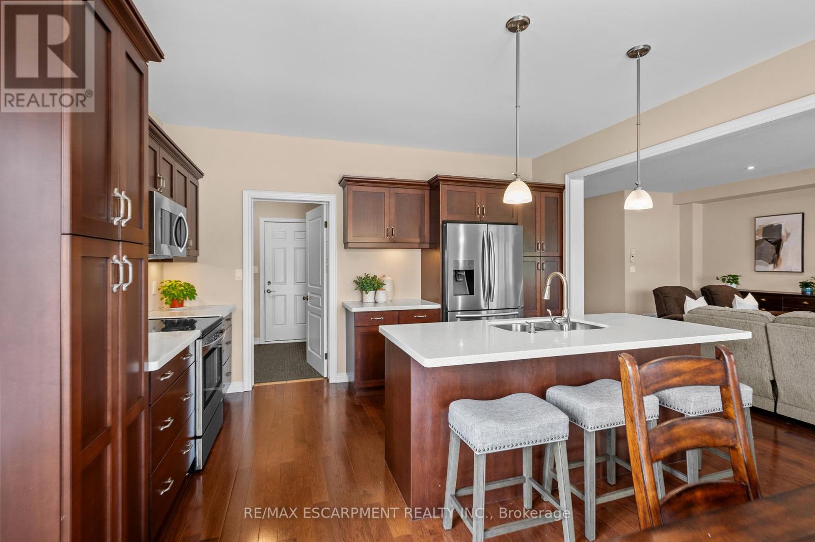 56 Hillsdale Road, Welland, Ontario  L3C 7M4 - Photo 9 - X12173225