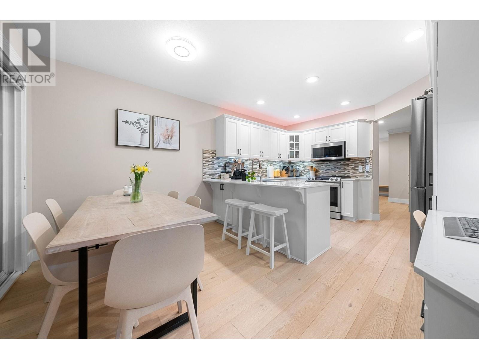206 288 E 6th Street, North Vancouver, British Columbia  V7L 1P5 - Photo 3 - R3006866