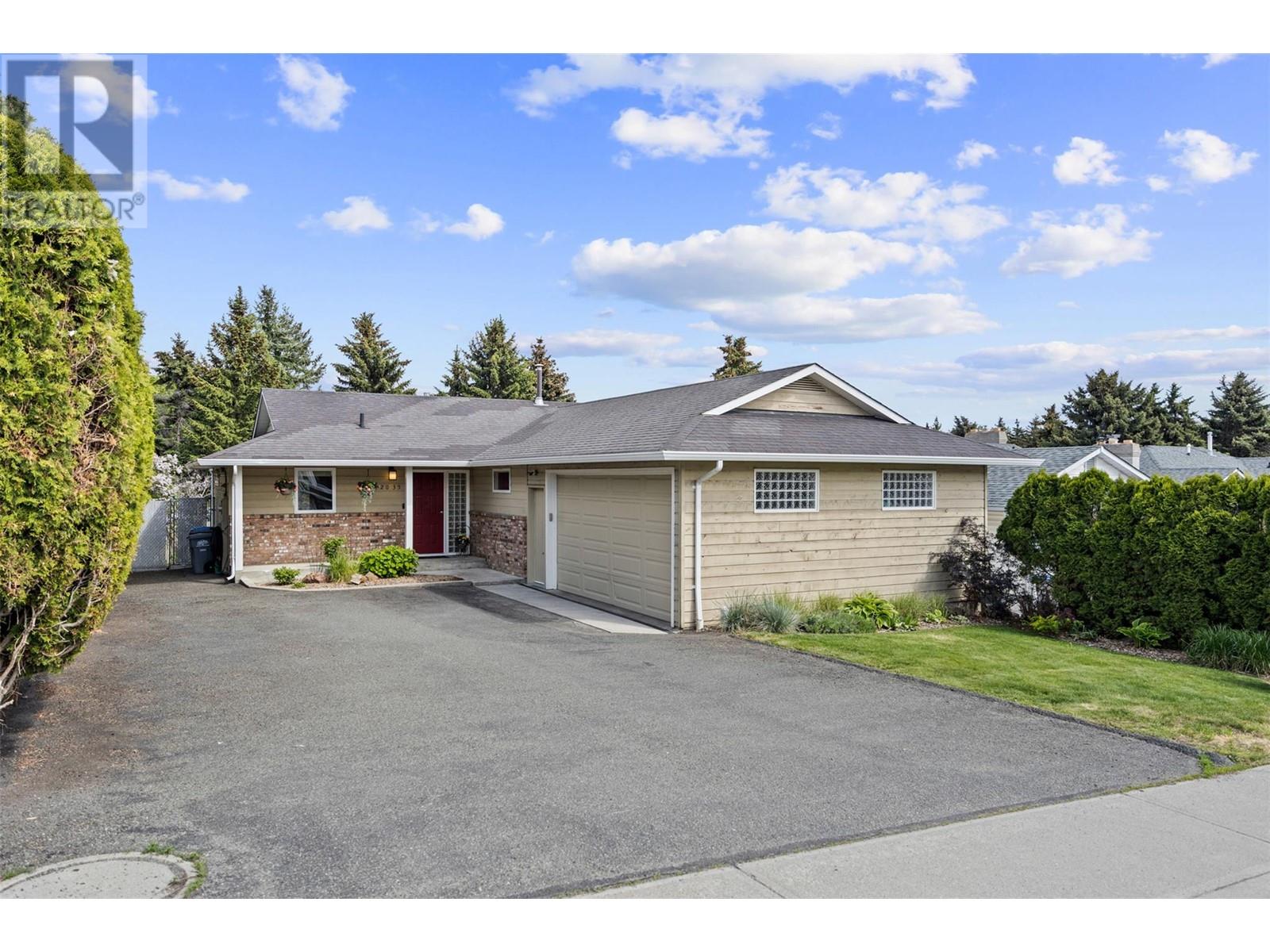2035 MONTEITH Drive, Kamloops, BC V2E2G5
