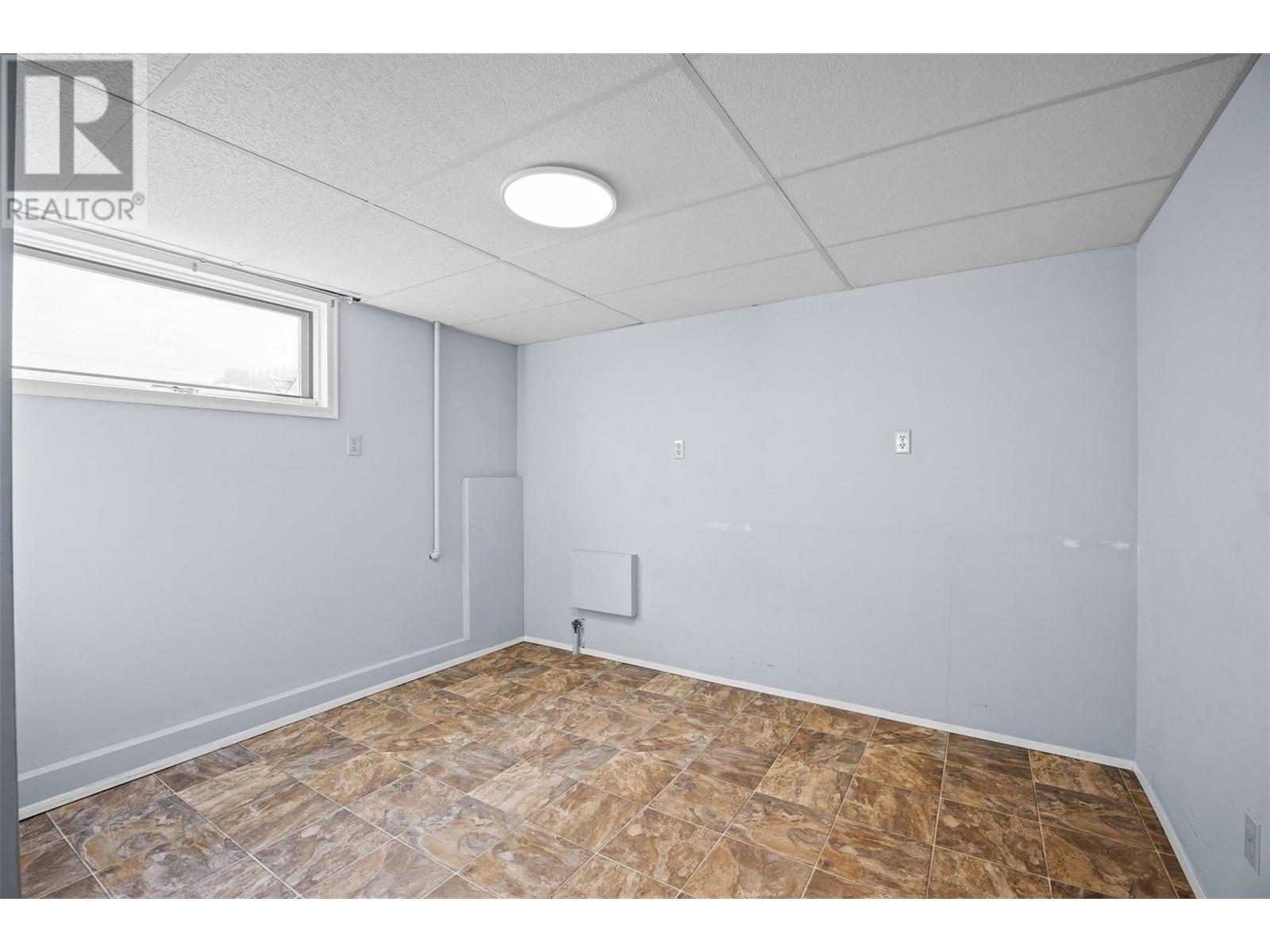 2035 MONTEITH Drive, Kamloops, BC V2E2G5