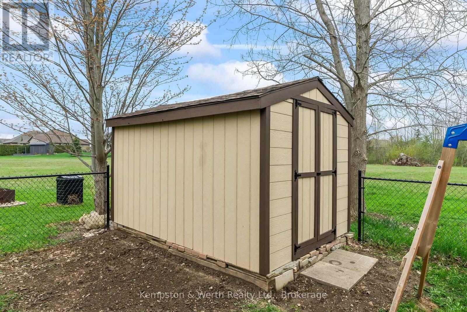 707 Reserve Avenue S, North Perth, Ontario  N4W 2N8 - Photo 34 - X12173284