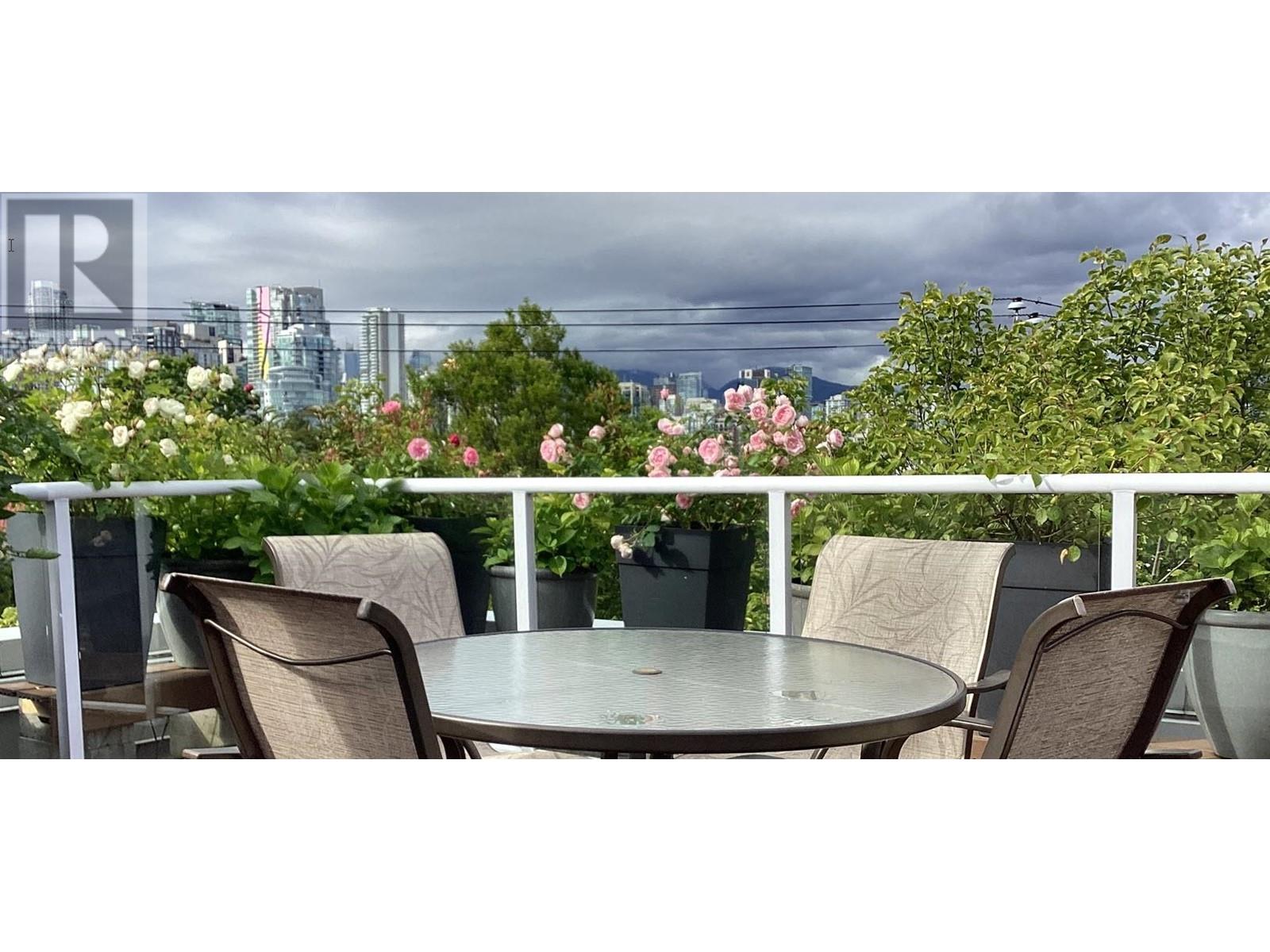 2217 OAK STREET, vancouver, British Columbia