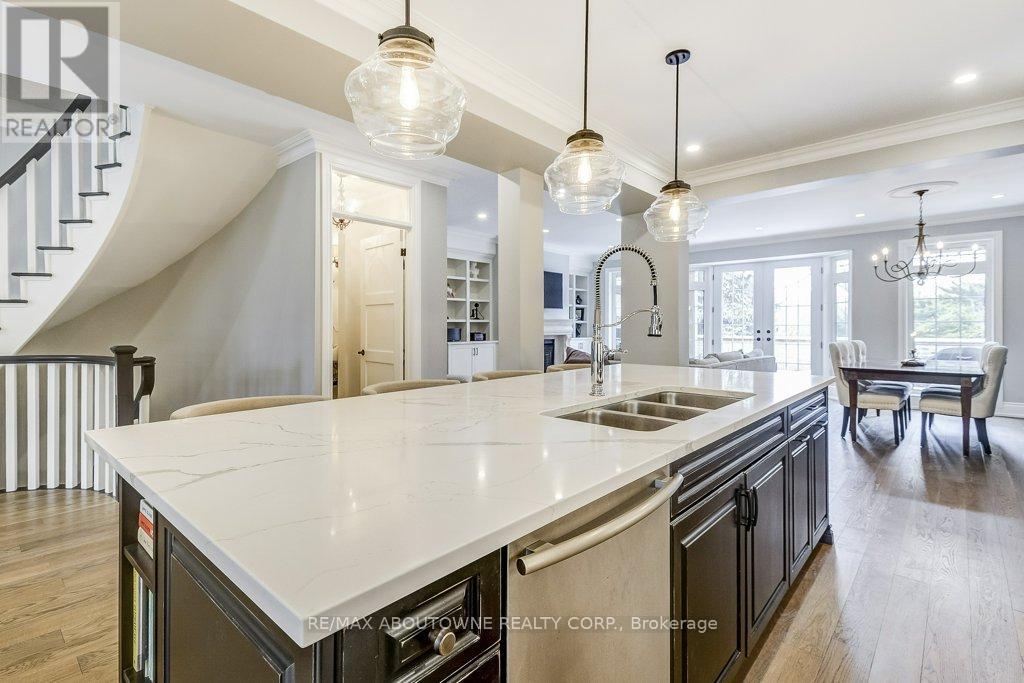 21 Chisholm Street, Oakville, Ontario  L6K 3W2 - Photo 11 - W12133086