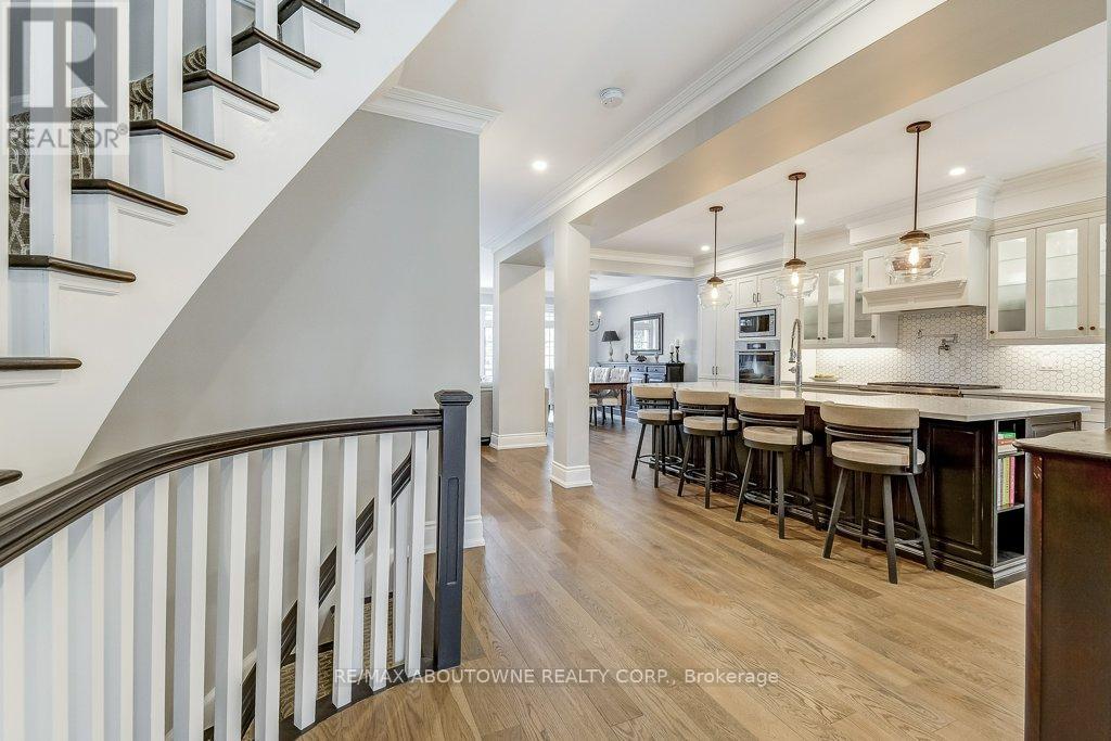 21 Chisholm Street, Oakville, Ontario  L6K 3W2 - Photo 6 - W12133086