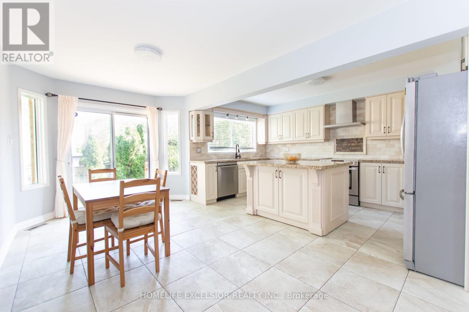 6842 Yarrow Avenue, Mississauga, Ontario  L5N 6V1 - Photo 9 - W12173020