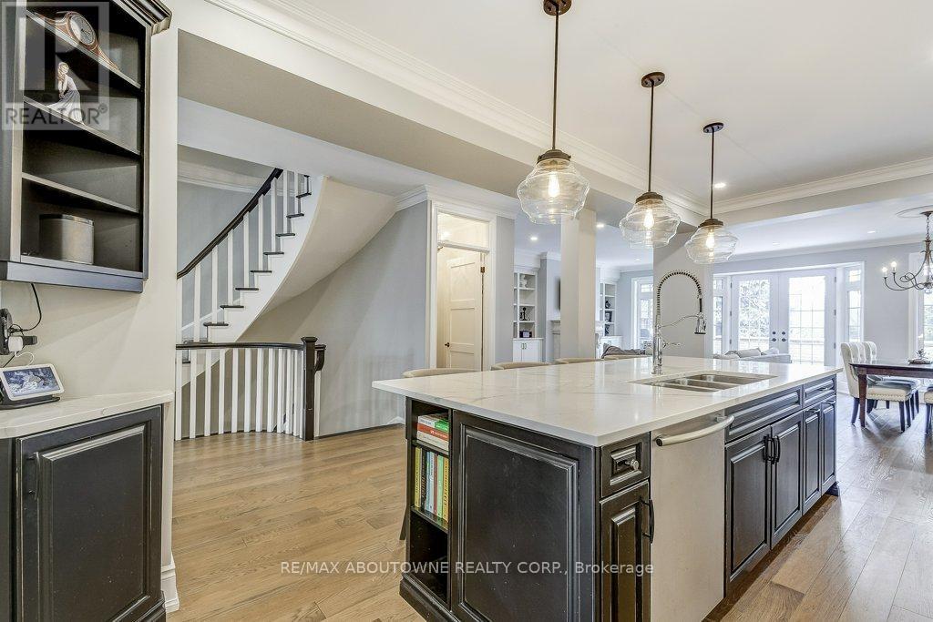 21 Chisholm Street, Oakville, Ontario  L6K 3W2 - Photo 9 - W12133086