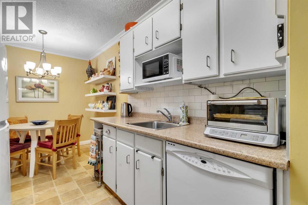 1102, 4001a 49 Street Nw, Calgary, Alberta  T3A 2C9 - Photo 5 - A2210149