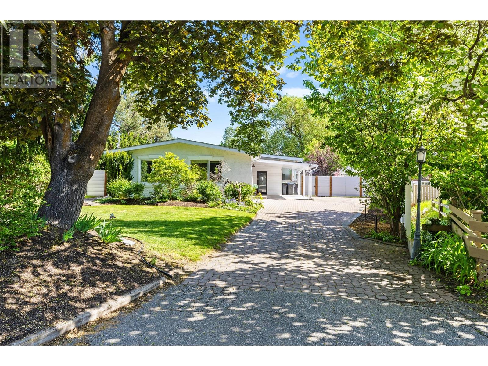 624 Armour Crescent, Kelowna, British Columbia