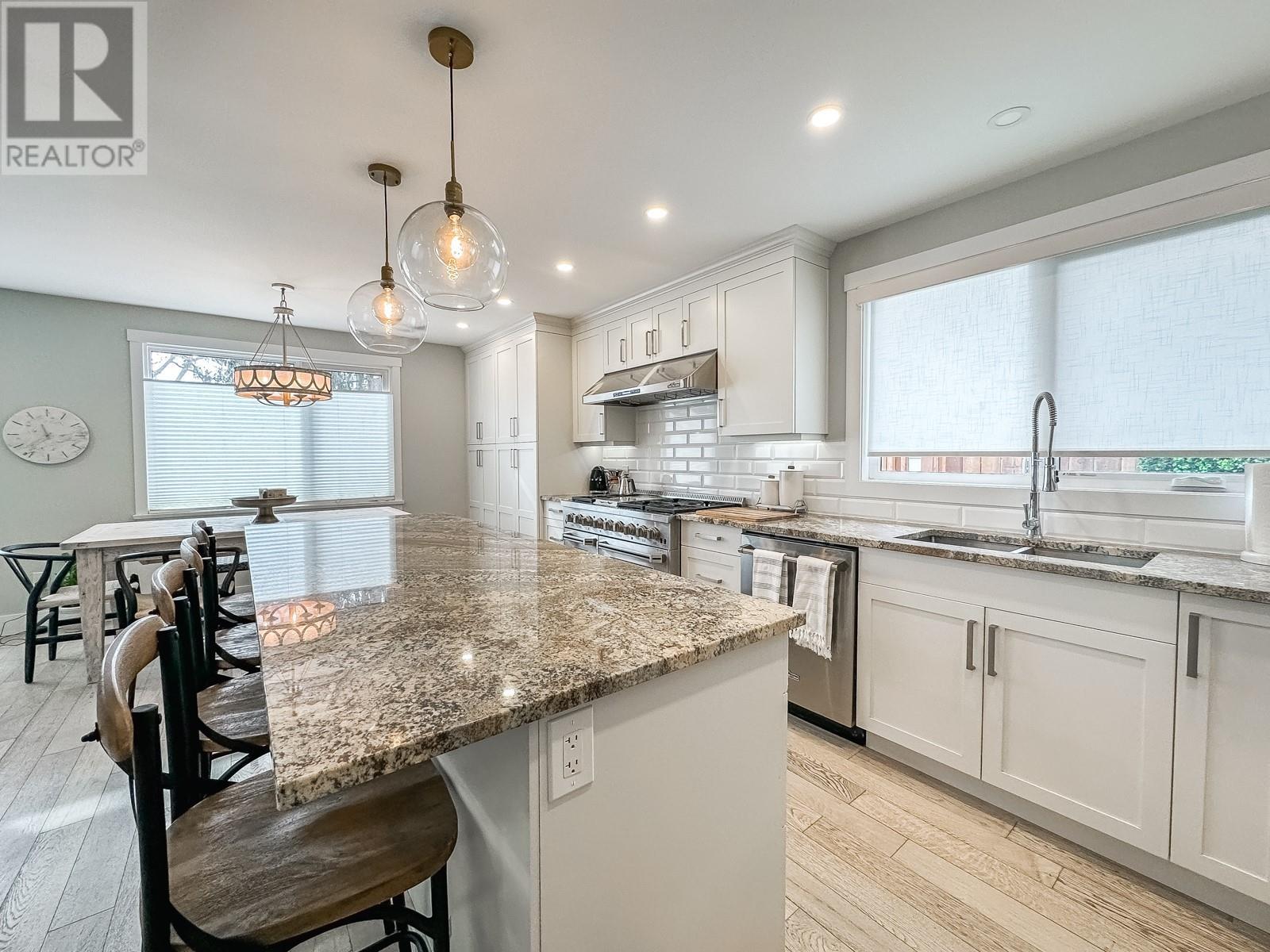 Property at 624 Armour Crescent image 4