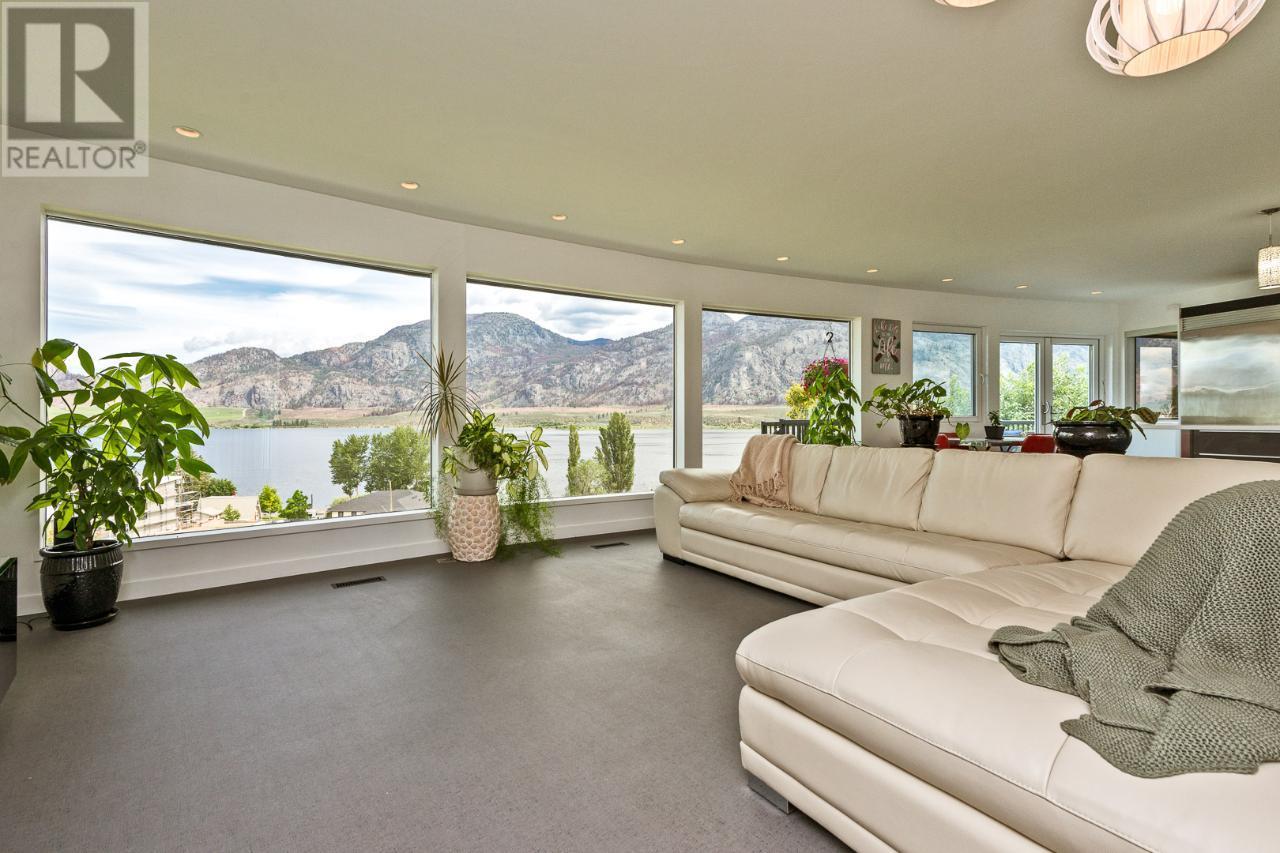 Property at 10215 87TH Street image 4