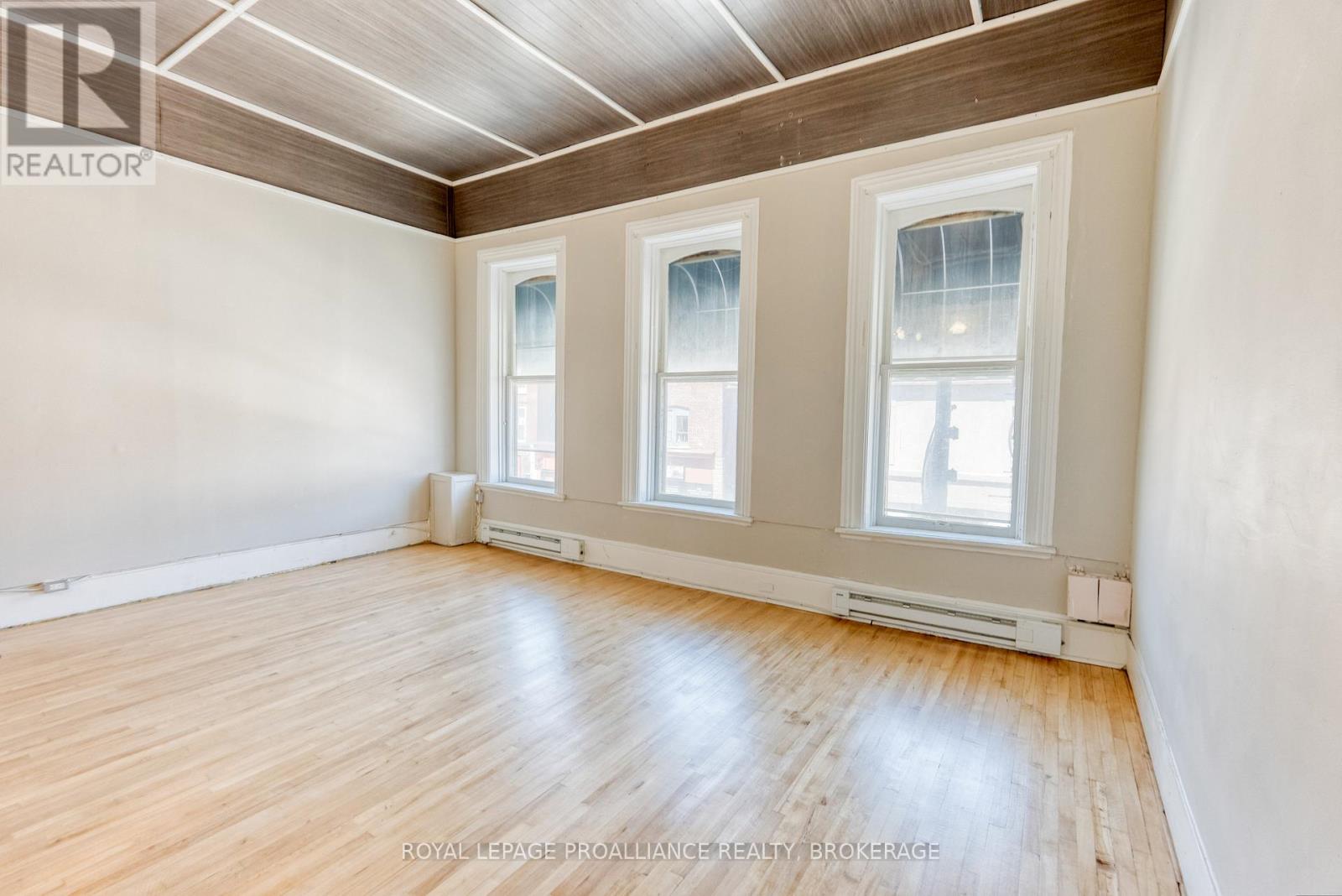 48 Dundas Street E, Greater Napanee (Greater Napanee), Ontario  K7R 1H8 - Photo 4 - X12173358