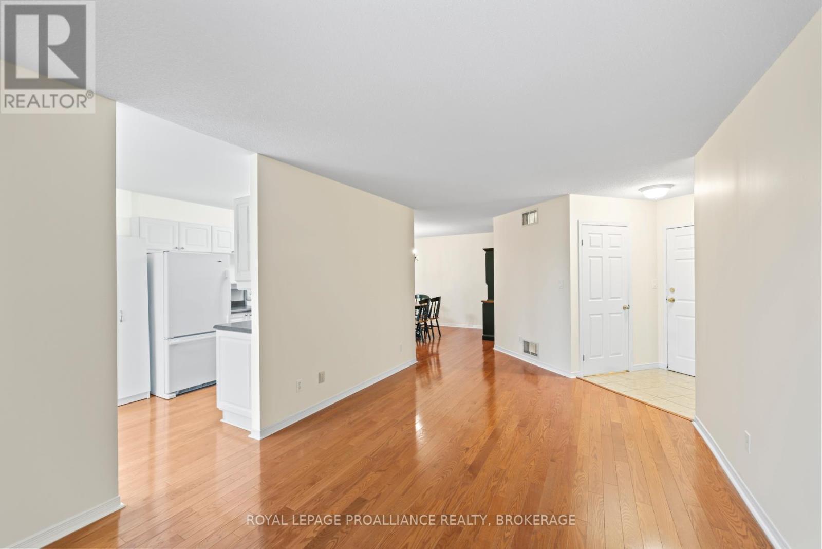 605 - 130 Wright Crescent, Kingston, Ontario  K7L 5R1 - Photo 7 - X12173504