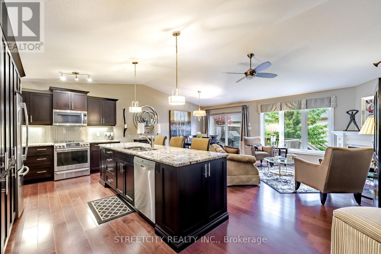 Photo 10 of 40 for 68 - 765 Killarney Road