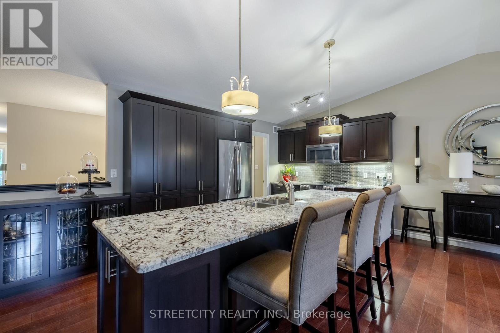 Photo 13 of 40 for 68 - 765 Killarney Road