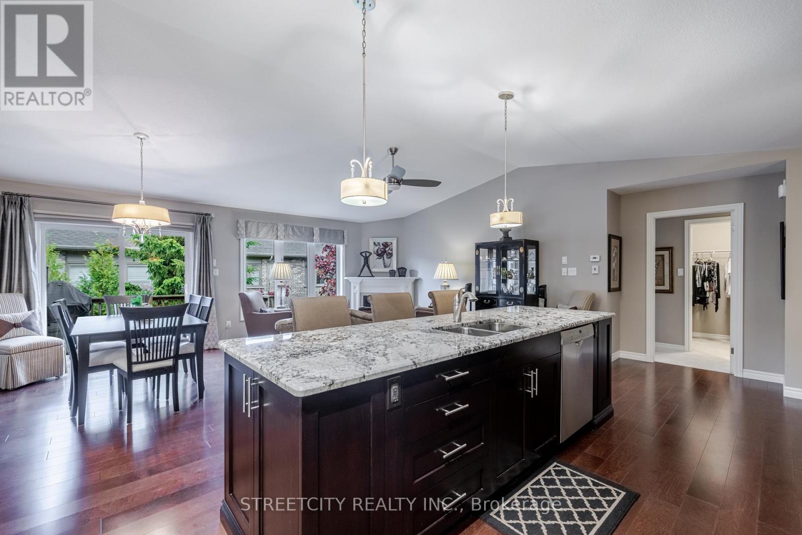 Photo 14 of 40 for 68 - 765 Killarney Road