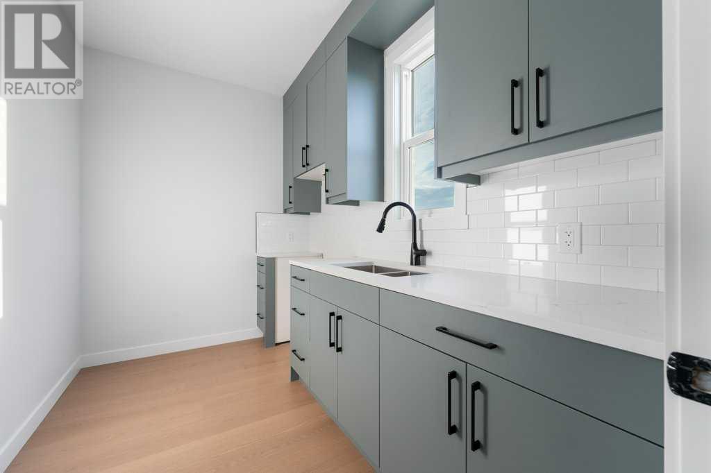Property at 351 Waterford Grove image 5