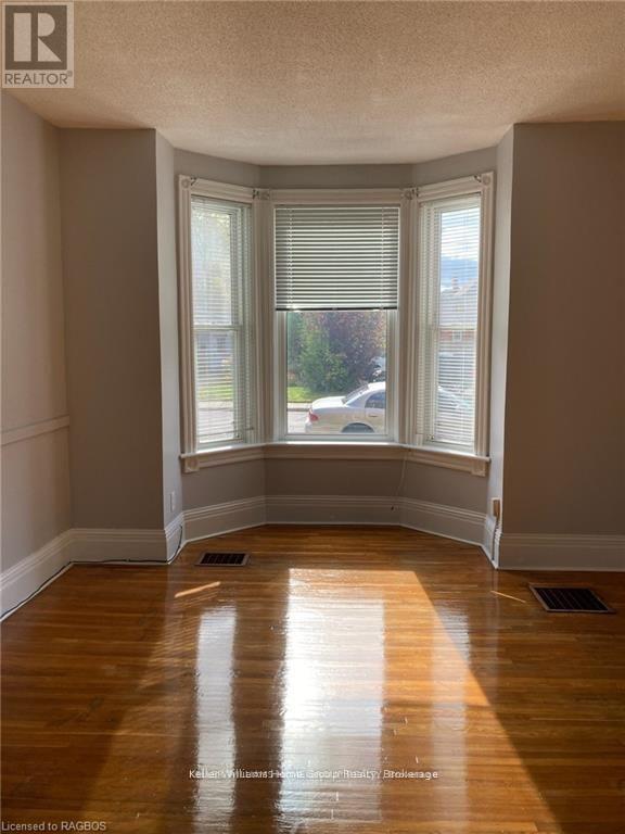 224 7th Street E, Owen Sound, Ontario  N4K 1H9 - Photo 6 - X12053779