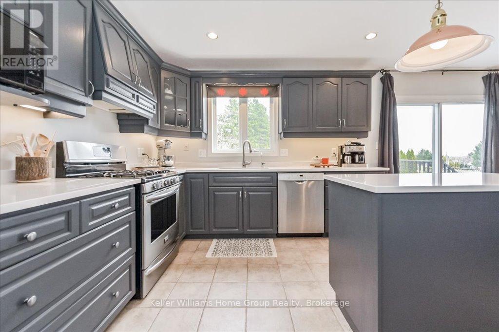 Property at 35 THOMAS BOULEVARD image 5