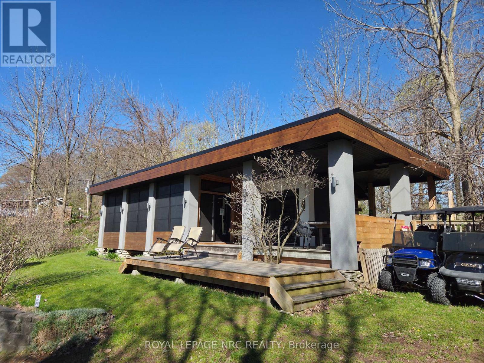 10 Hillside, Port Colborne, Ontario  L0S 1R0 - Photo 2 - X12173341