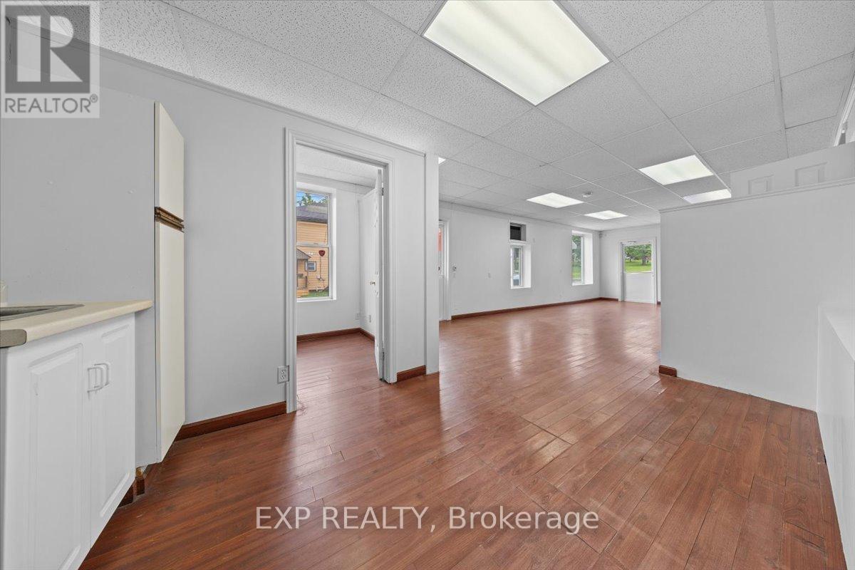 60 Pearl Street E, Brockville, Ontario  K6V 1P7 - Photo 4 - X12173473