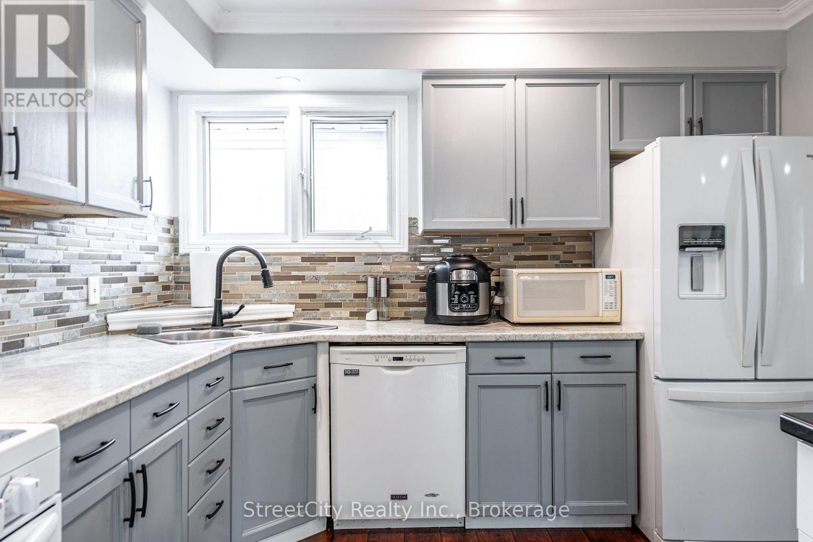 43 Freeland Drive, Stratford, Ontario  N4Z 1H1 - Photo 7 - X12173476