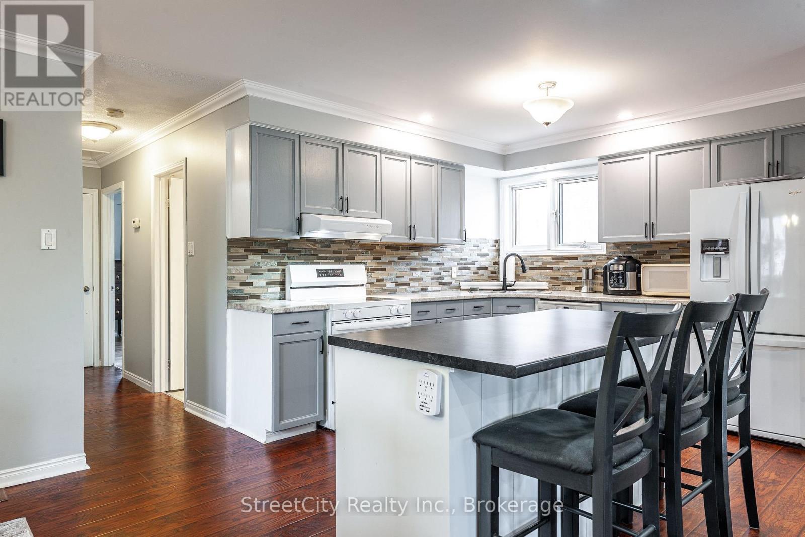 43 Freeland Drive, Stratford, Ontario  N4Z 1H1 - Photo 9 - X12173476