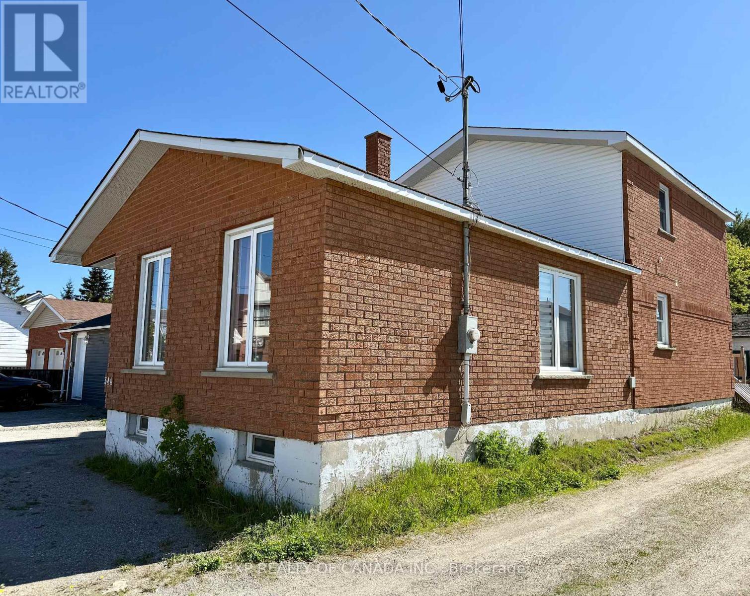 Property at 344 PINE STREET S image 3