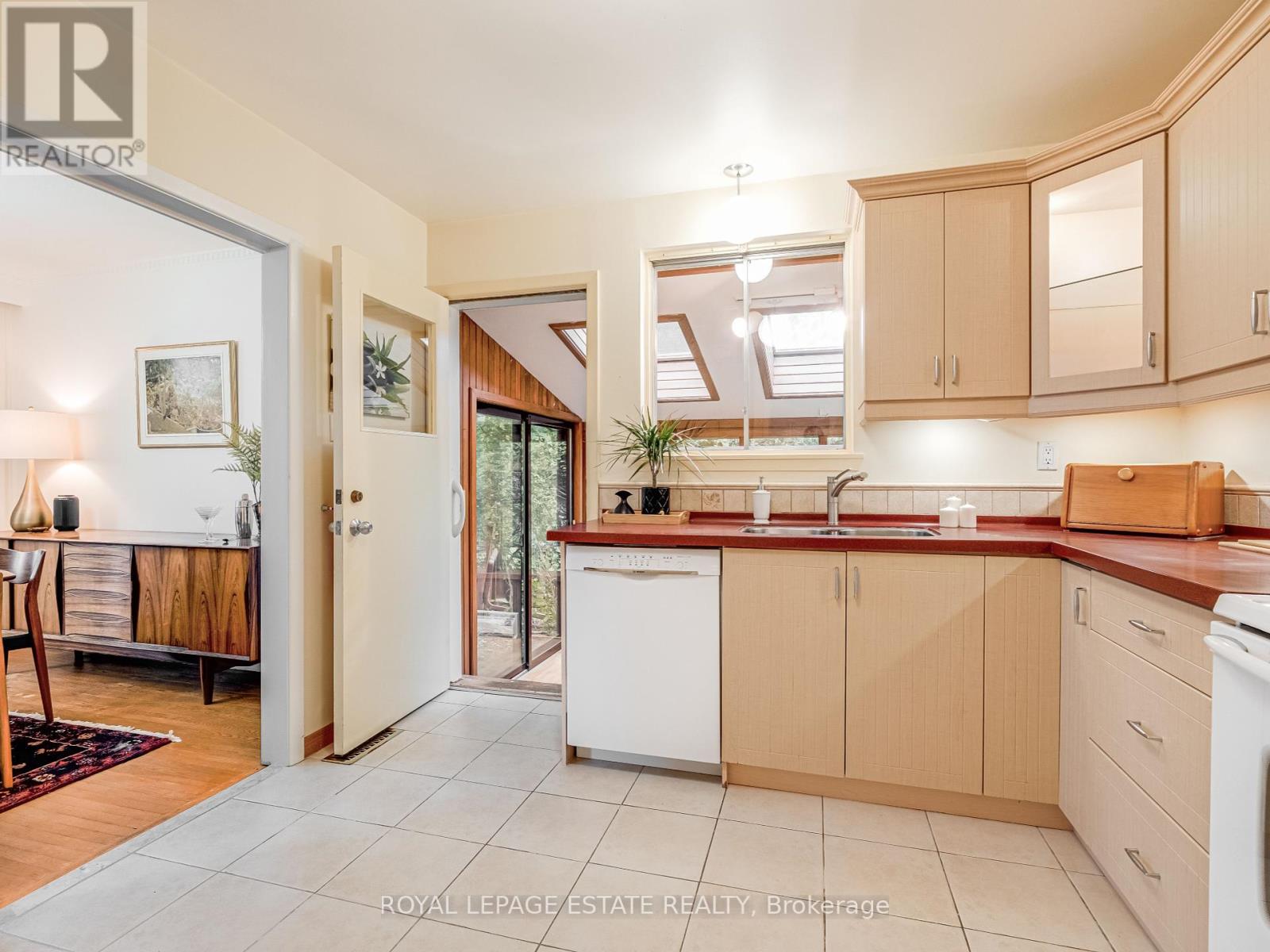 40 Dukinfield Crescent, Toronto (Parkwoods-Donalda), Ontario  M3A 2S1 - Photo 9 - C12173365