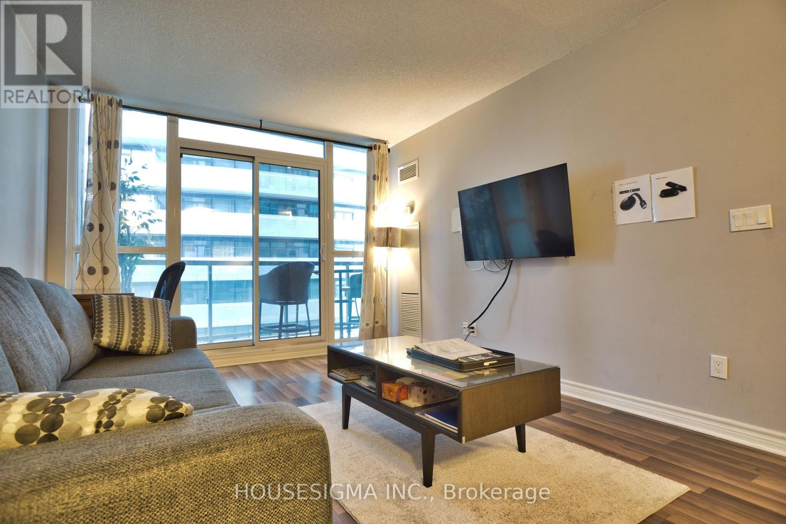 1507 - 19 Grand Trunk Crescent, Toronto, Ontario  M5J 3A4 - Photo 4 - C12173422